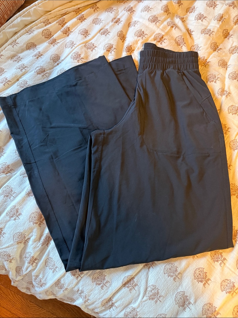 lululemon athletica women's Black Elastic-Waist flare pants